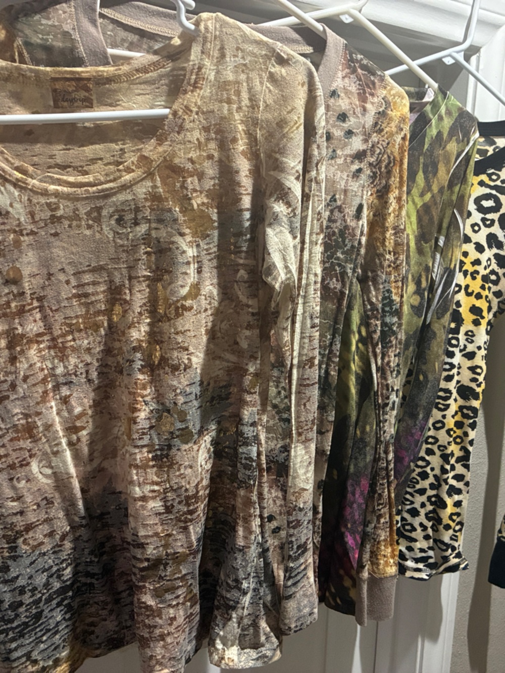 Womens Long Sleeve Marble-Print Top - Beige animal print size large Daytrip